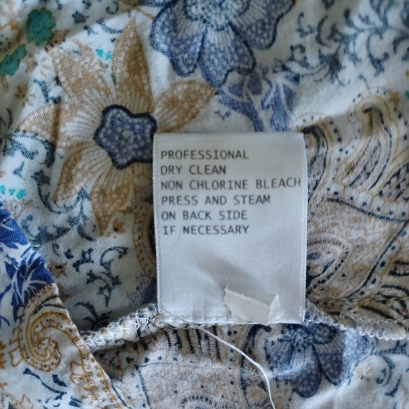 Artisan NY Sleeveless, V-Neck Tank Top ** EUC ** - Picture 5 of 5